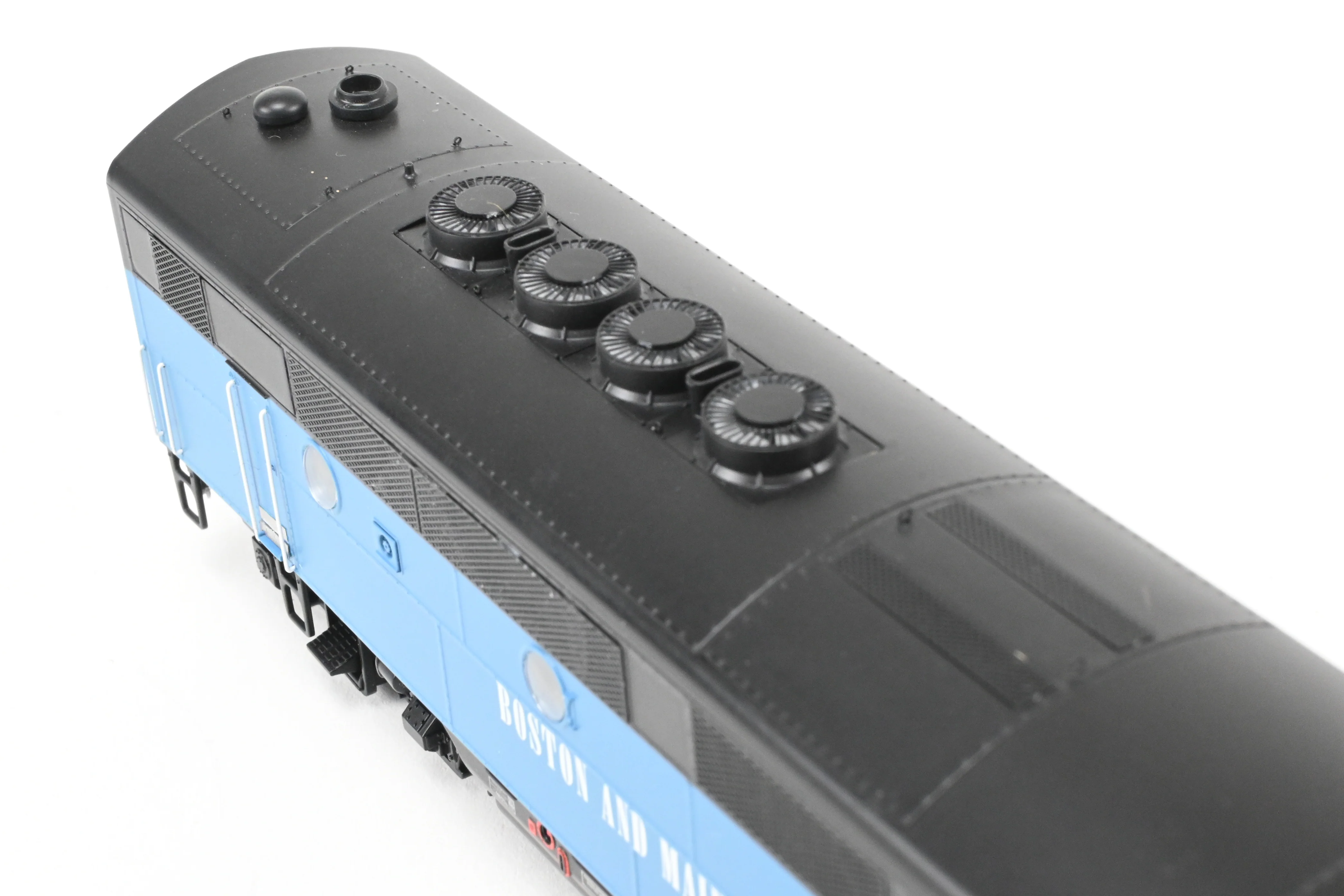 HO Athearn Genesis B&M – Boston & Maine EMD F2-A/F2-B Passenger Set Tsunami2 DCC & Sound - Image 16
