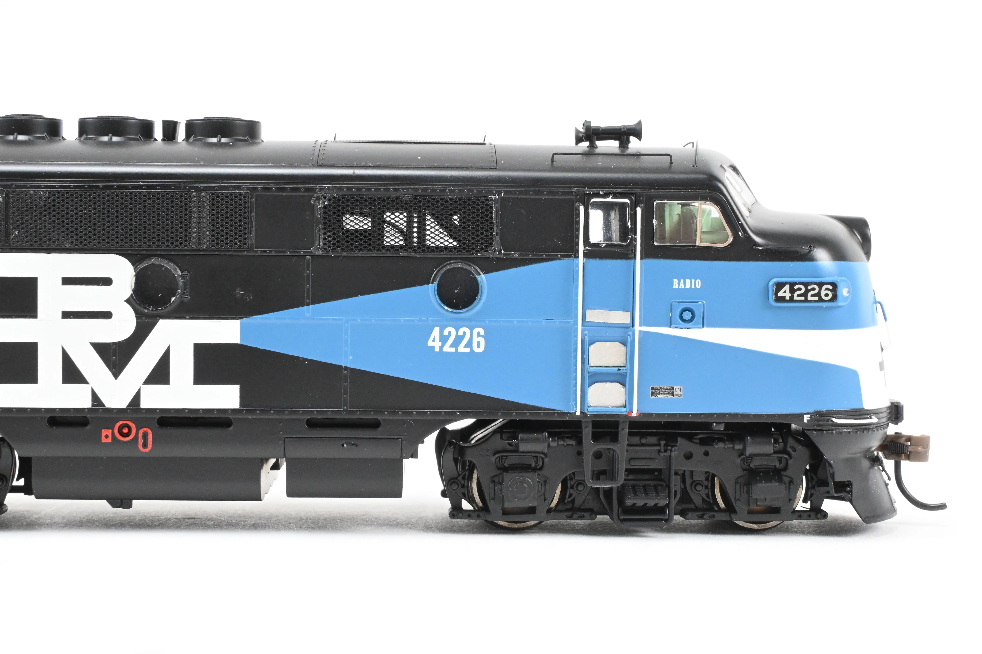 HO Athearn Genesis B&M – Boston & Maine EMD F2-A/F2-B Passenger Set Tsunami2 DCC & Sound - Image 22