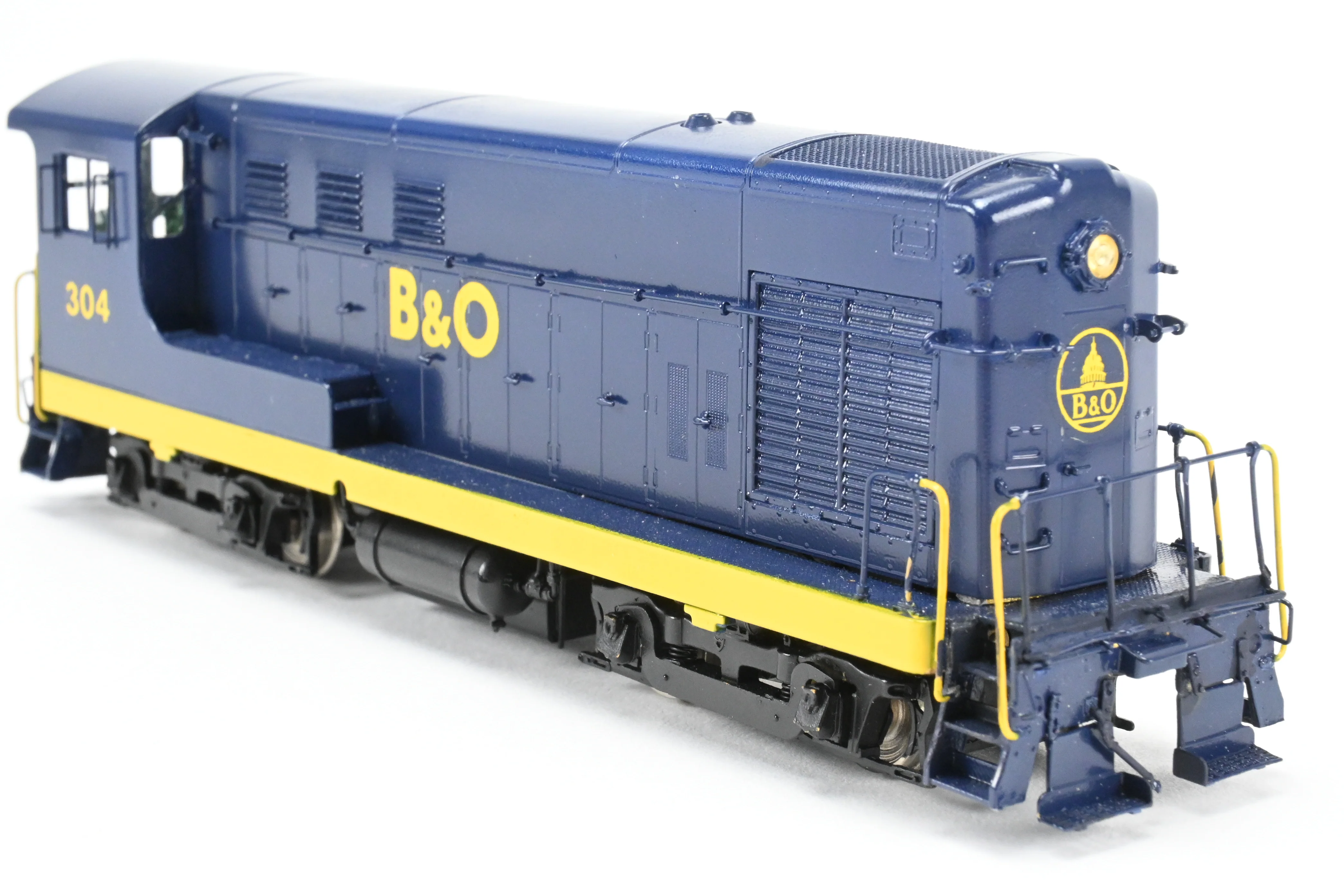 HO Brass OMI - Overland Models Inc. B&O - Baltimore & Ohio Fairbanks Morse FM H-10-44 w/Cab Overhang Custom Painted No. 304 - Image 13