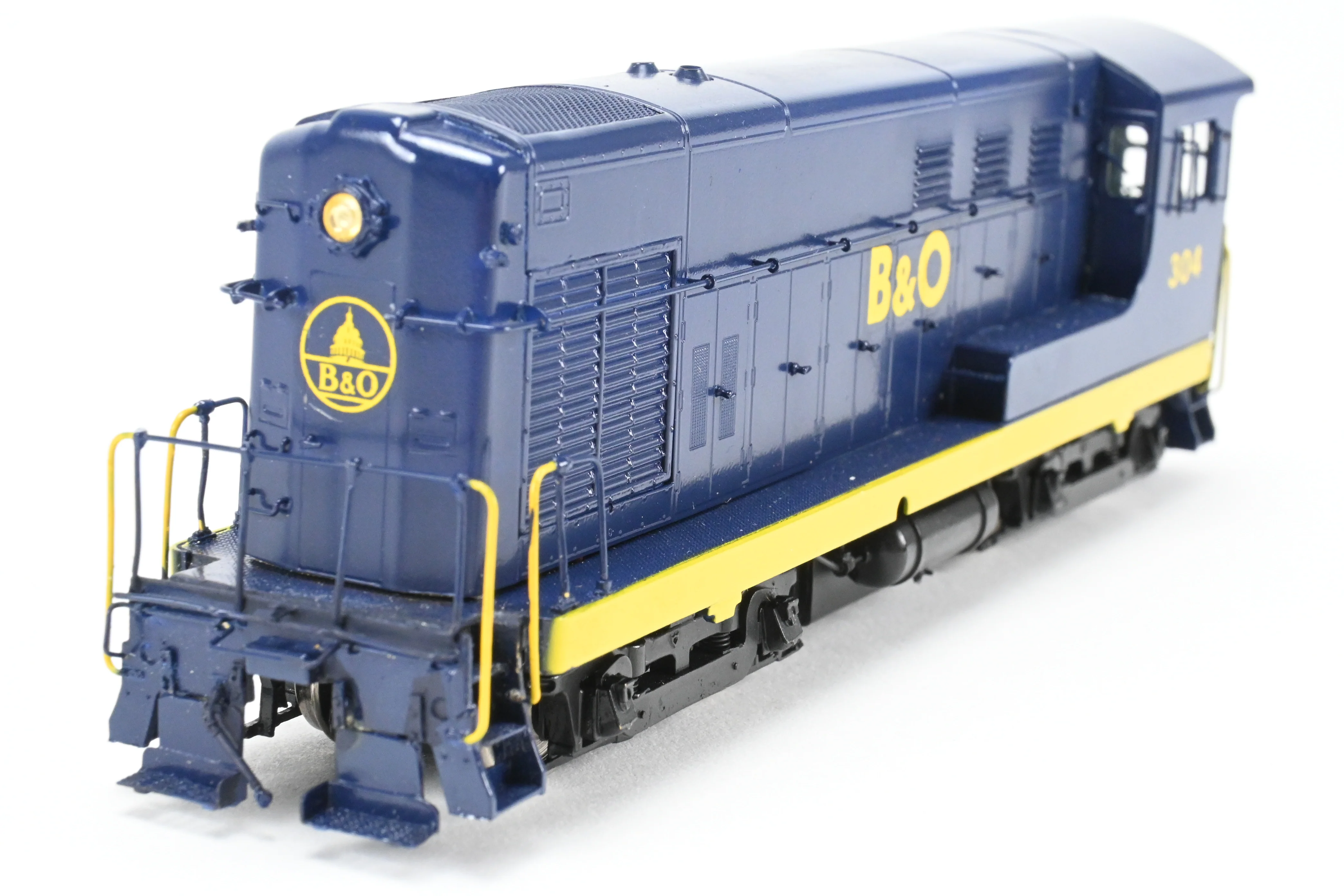 HO Brass OMI - Overland Models Inc. B&O - Baltimore & Ohio Fairbanks Morse FM H-10-44 w/Cab Overhang Custom Painted No. 304 - Image 14