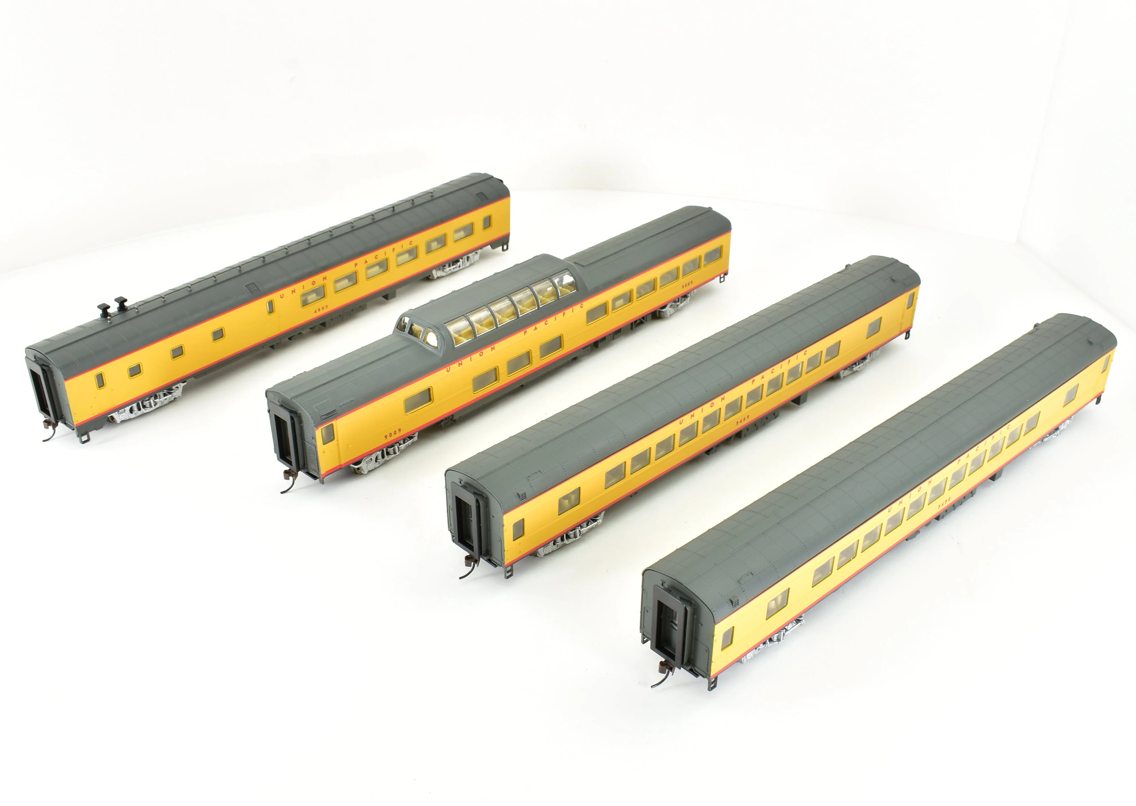 HO Rivarossi UP - Union Pacific Passenger Car Set A - 2 Coaches, 1 Observation, 1 Diner - Image 5